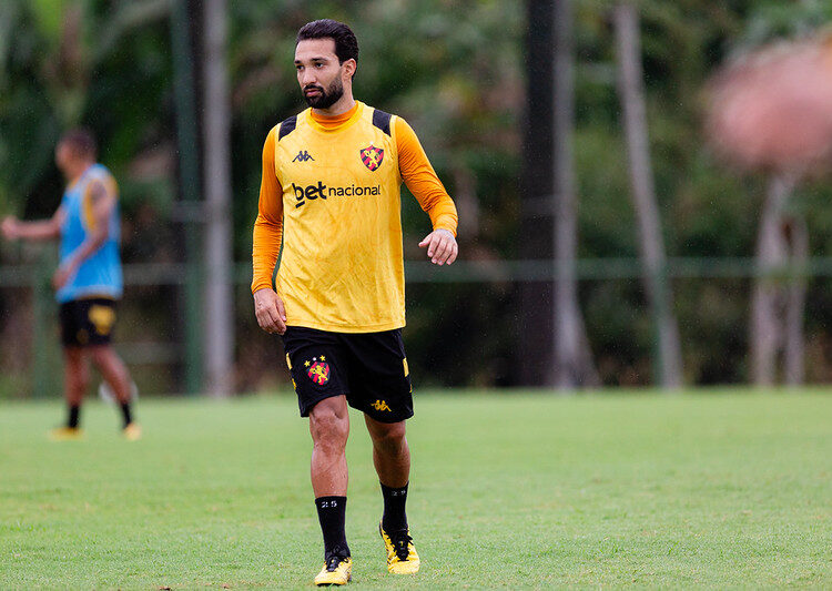Recuperados, Clayson e Zé Roberto retornam aos treinos no Sport