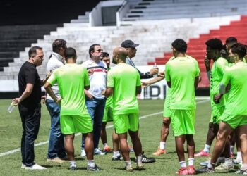 Em protesto contra salários atrasados, plantel do Santa Cruz se recusa a treinar