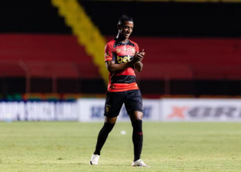 Com poucas oportunidades no Sport, Max Alves encaminha acerto com a Chapecoense