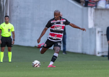 Fabinho comenta atrasos salariais e garante foco do Santa Cruz na Série C