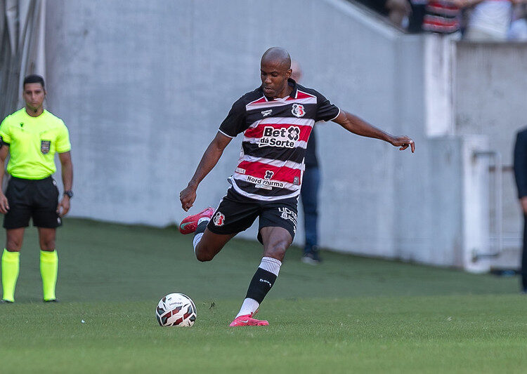 Fabinho comenta atrasos salariais e garante foco do Santa Cruz na Série C