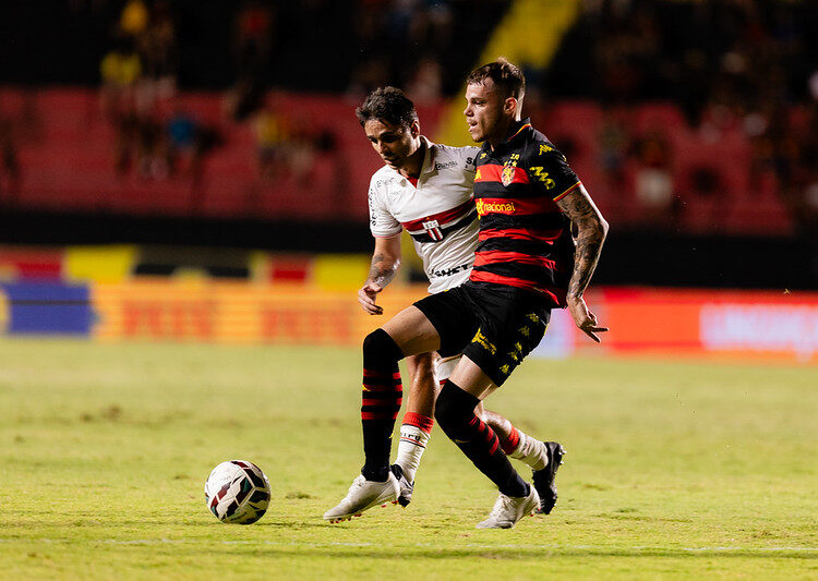 Sport fica no empate contra o Botafogo-SP. Foto: Paulo Paiva/Sport