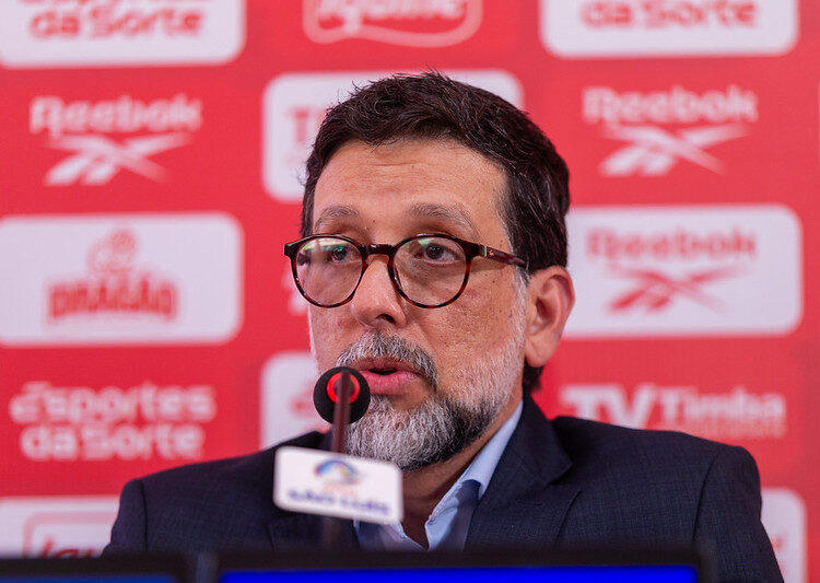 Em meio à crise, presidente do Náutico mantém confiança na comissão técnica e confirma mudanças no elenco